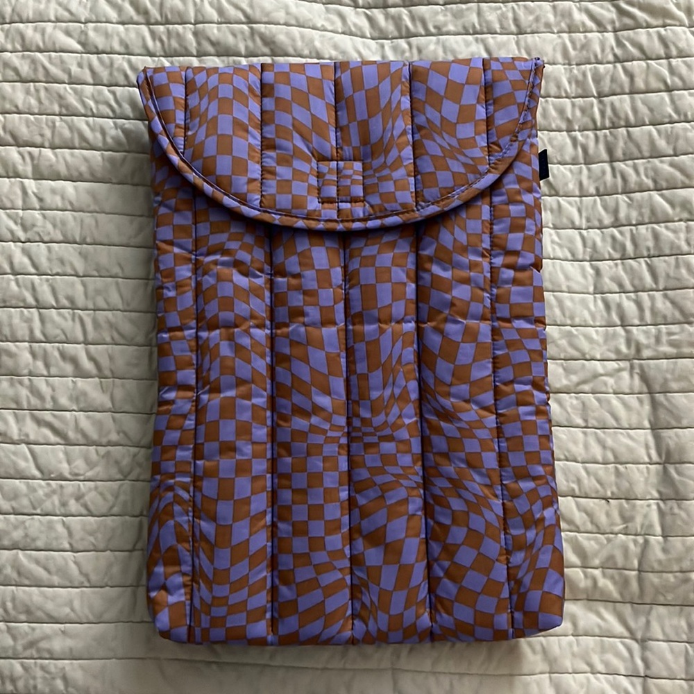 *PRICE FIRM* BAGGU 15” Puffer Laptop Case